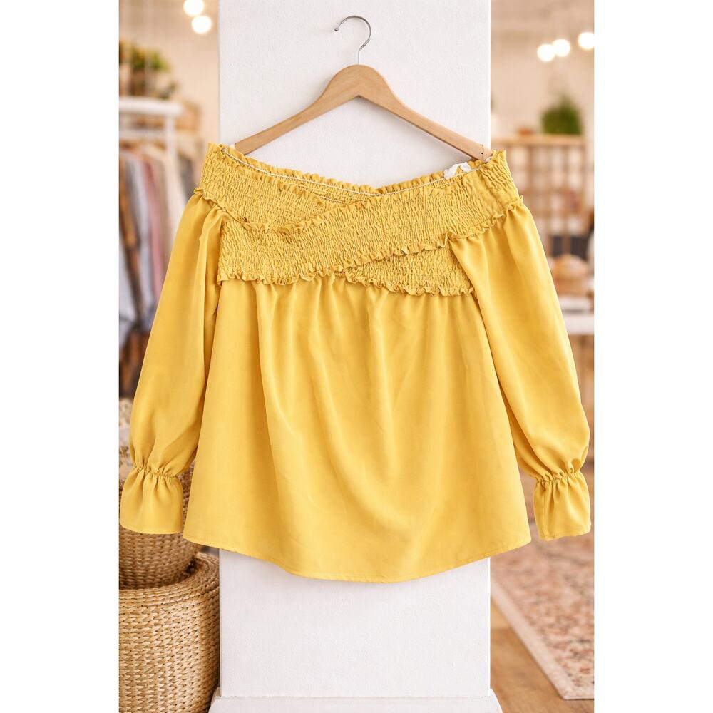 Women’s Off The Shoulder Blouse Size Medium
